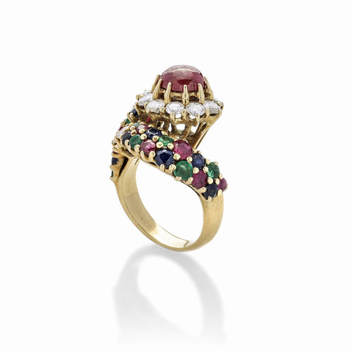 Anello in oro giallo, diamanti, smeraldi, zaffiri e rubini