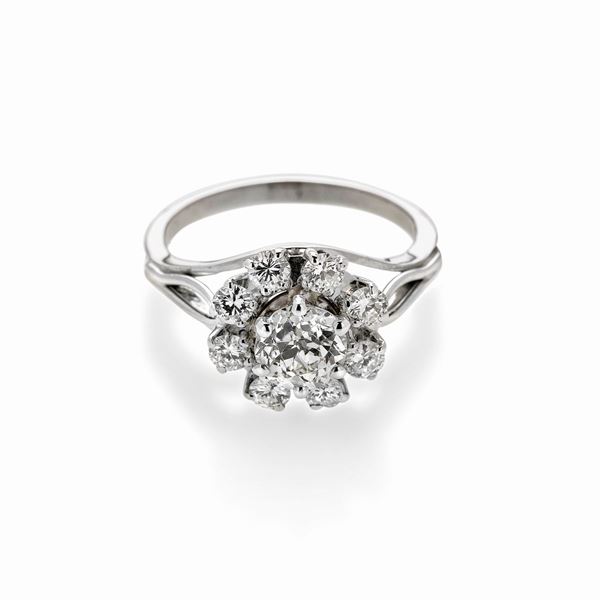Anello a margherita in oro bianco e diamanti