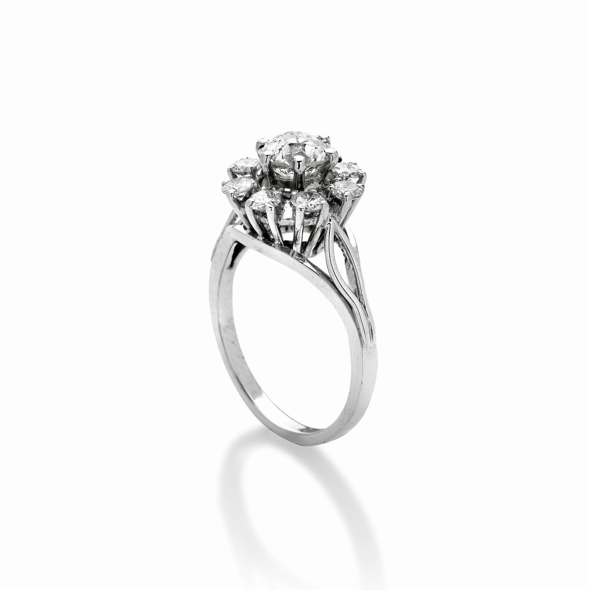 Anello a margherita in oro bianco e diamanti