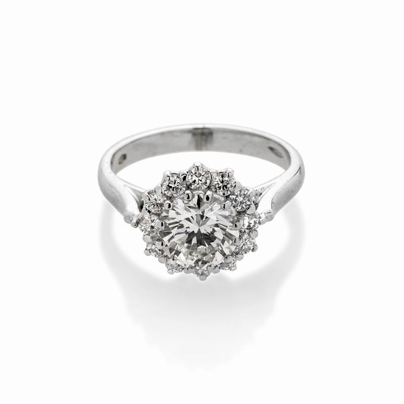 Anello a margerita in oro bianco e diamanti