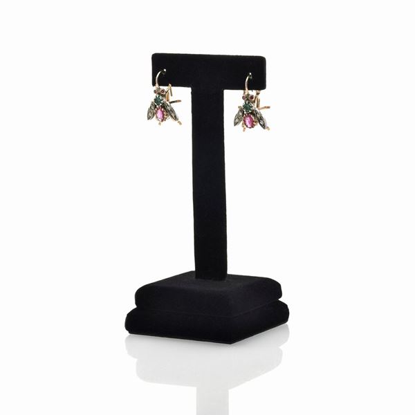 Pair of fly earrings in low title gold, silver, diamonds