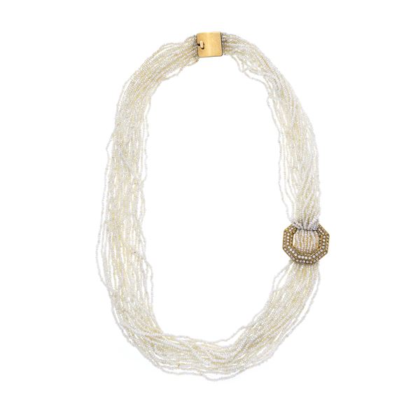 Necklace in yellow gold, diamonds and micro-pearls