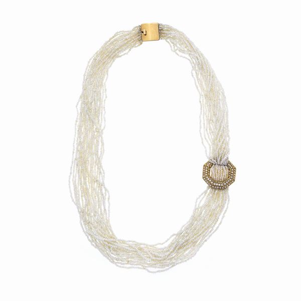 Collana in oro giallo, diamanti e microperle