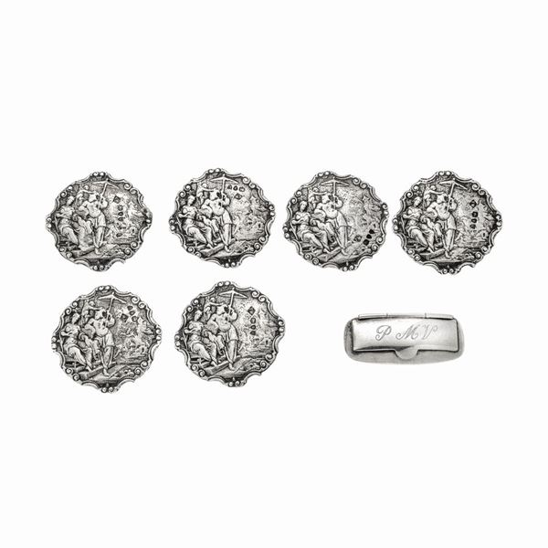 Serie di sei grandi bottoni  e portapillole in argento  (Inghilterra prima metà del XX secolo)  - Asta Asta di  Gioielli, Pietre Preziose e  Orologi da Polso - Curio - Casa d'aste in Firenze