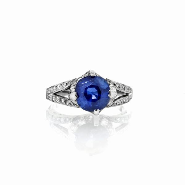 White gold, diamonds and Burma sapphire ring