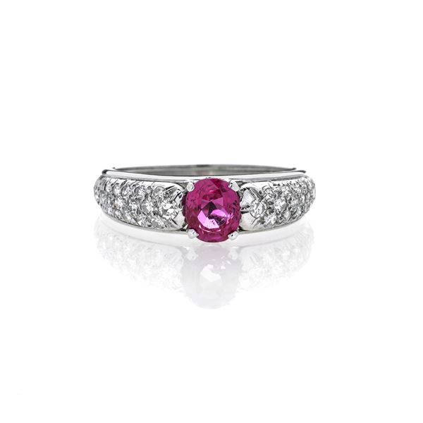 Band ring in platinum, diamonds and Burma ruby