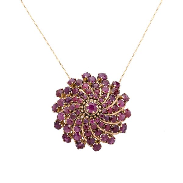 Pendant with chain in 9 and 18k yellow gold and rubies
