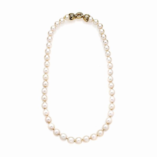 Necklace of cultured pearls, 18k gold and diamonds  - Auction Auction of antique and Modern Jewelry and Wristwatches - Curio - Casa d'aste in Firenze