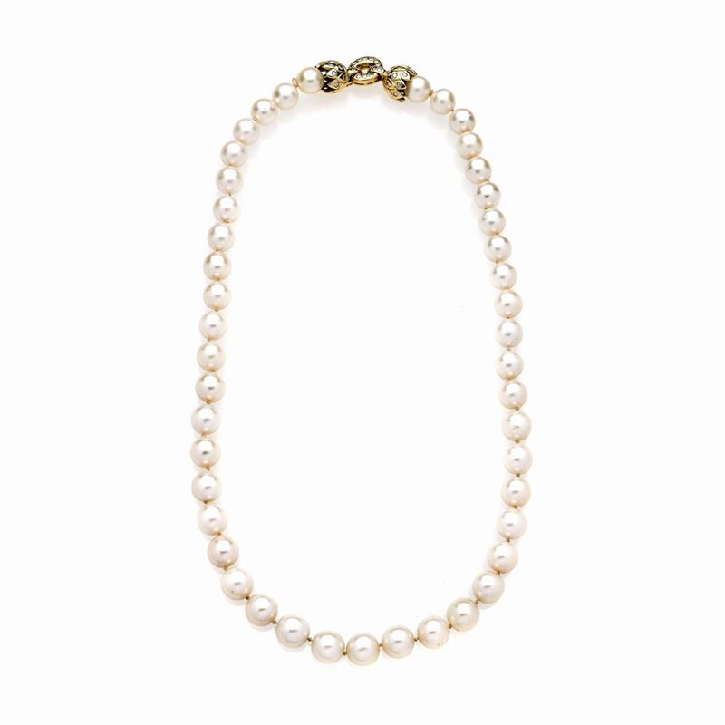 Collana in perle coltivate, oro giallo 18k e diamanti