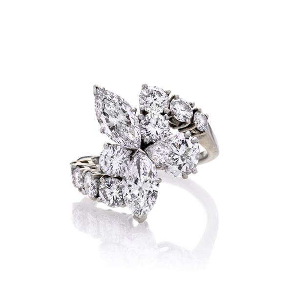 Fantasia ring in 18k white gold and diamonds