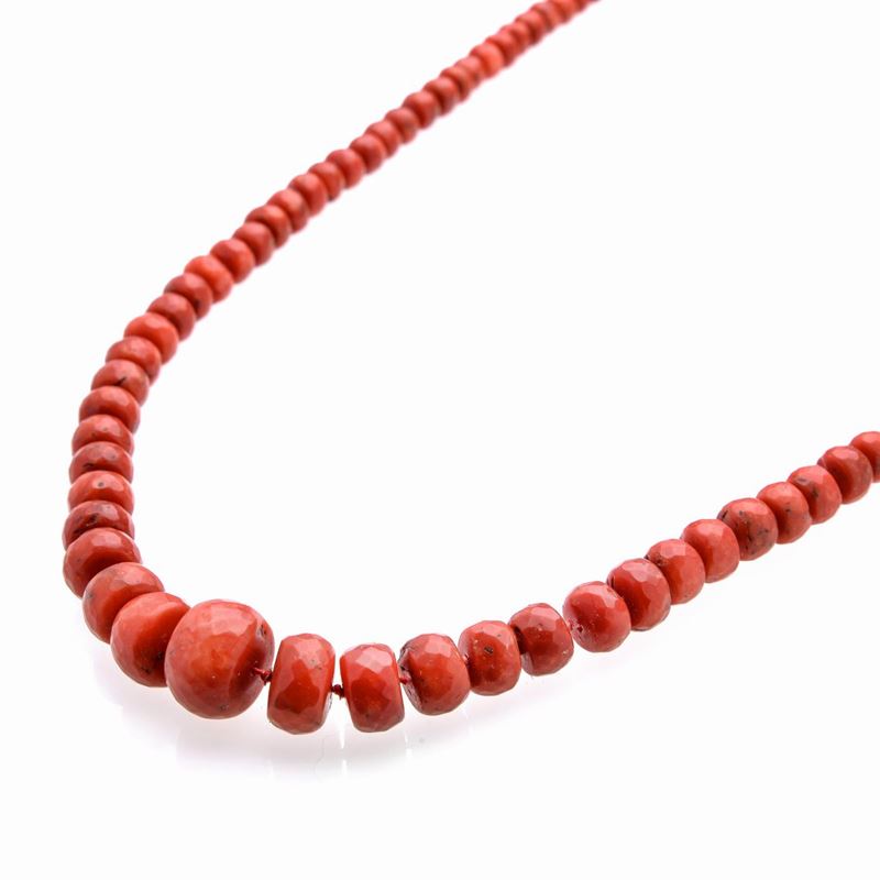 Lunga collana in corallo rosso e argento