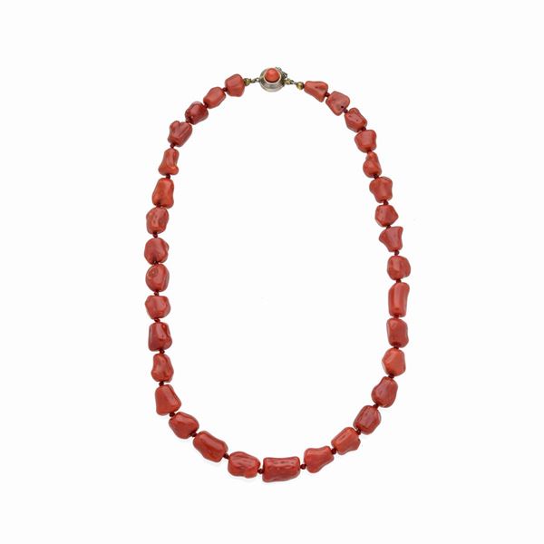 Girocollo in corallo rosso e argento  (Anni Settanta)  - Asta Asta di  Gioielli Antichi, Moderni e Orologi da Polso - Curio - Casa d'aste in Firenze