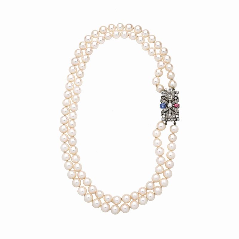 Collana a doppio filo di perle coltivate, oro bianco 18k, diamanti, zaffiro e rubino sintetico