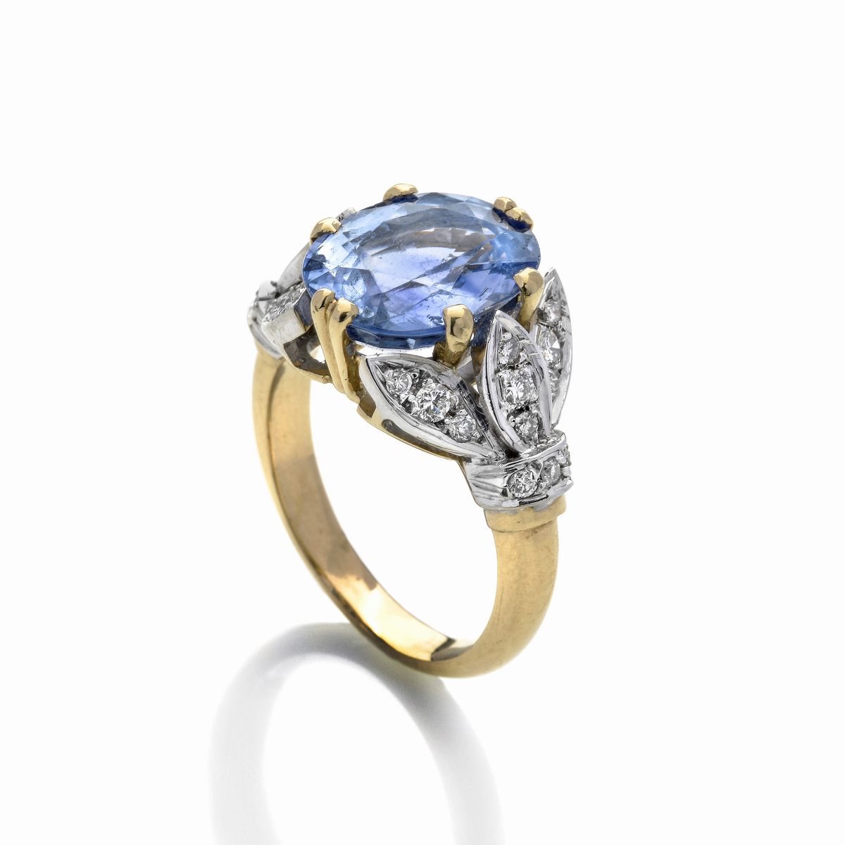 Anello in oro bianco e oro giallo 18k, diamanti e zaffiro Ceylon