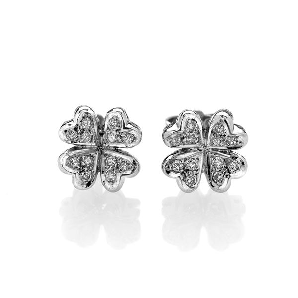 Pair of four-leaf clover earrings in 18k white gold and diamonds