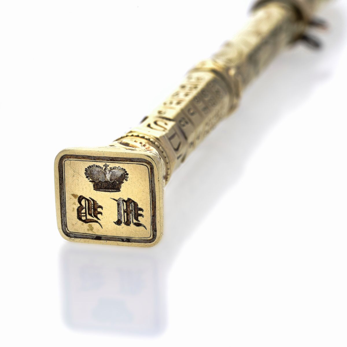 Raro portamine con Calendario e Sigillo in oro 18k