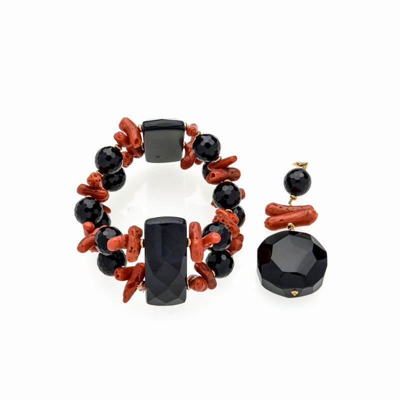 Parure in Oro Rosa 18k, Onice e Corallo Rosso Composta da Bracciale e Pendente