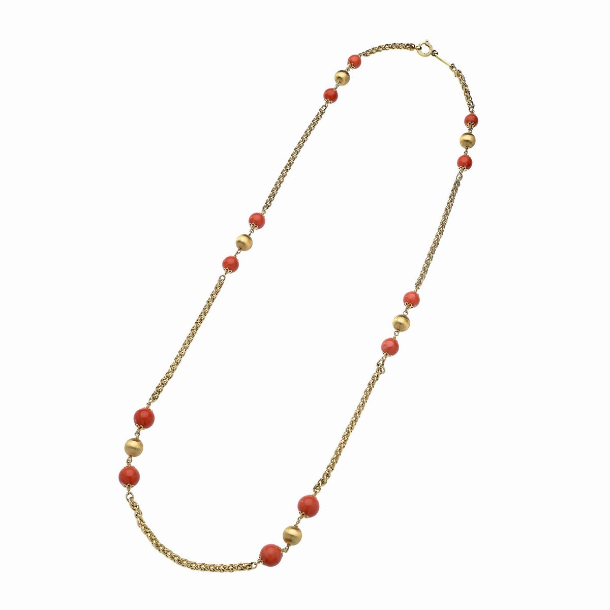 Bulgari, lunga collana in oro giallo 18k e corallo salmone