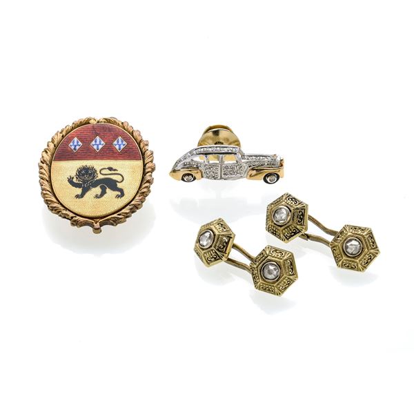 Lot of two brooches in yellow gold, white gold, diamonds and a pair of gold cufflinks with a low title