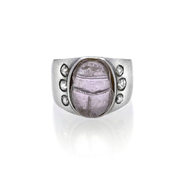 Pinky ring in 18k white gold, diamonds and amethyst engraved scarab