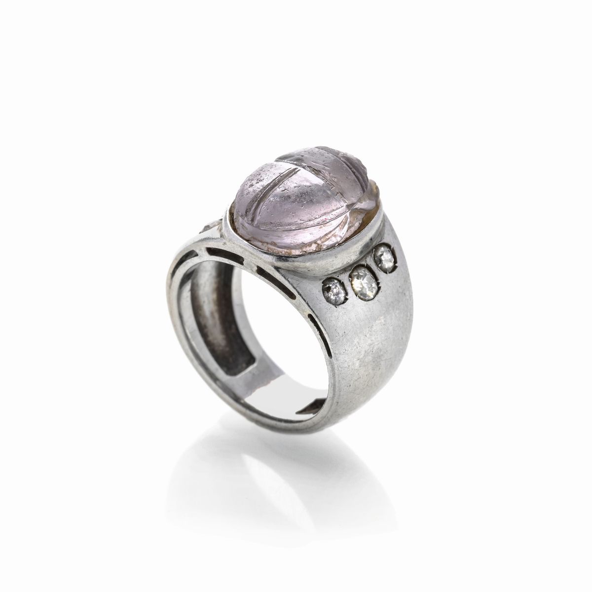 Anello da Mignolo in Oro Bianco 18k, Diamanti e Scarabeo Inciso in Ametista