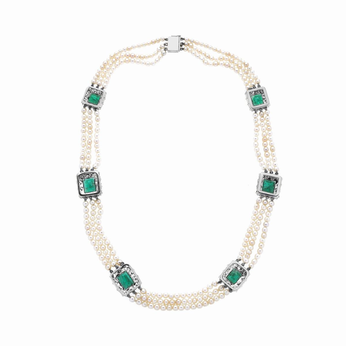 Importante Collier in platino, perle naturali, diamanti e smeraldi