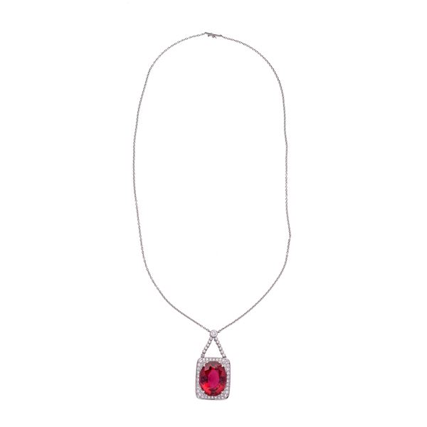 Pendant with chain in 18k white gold, diamonds and large pink tourmaline