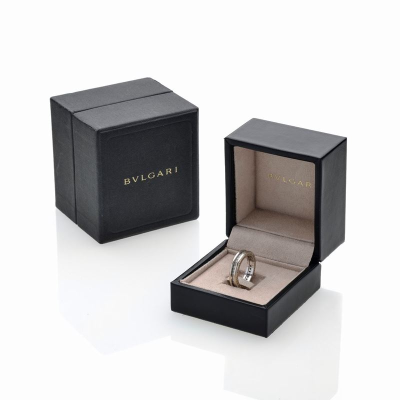 Bulgari, anello BZERO1 in oro bianco 18k e diamanti