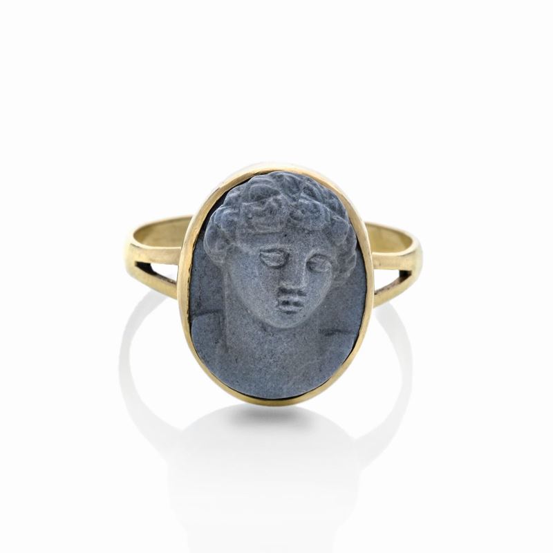 Anello in Oro Giallo 18k e Cammeo in Pietra Dura