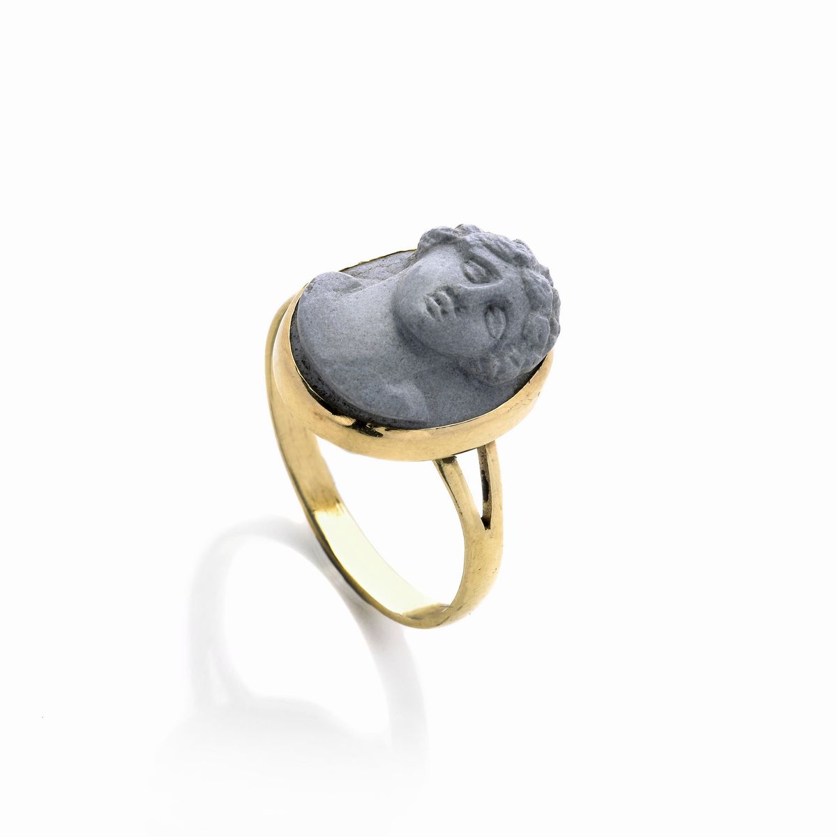 Anello in Oro Giallo 18k e Cammeo in Pietra Dura