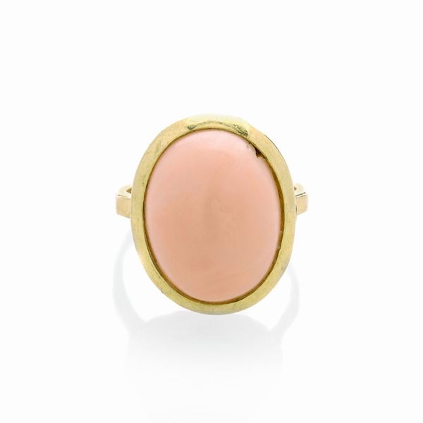 Anello in oro giallo 18k e corallo rosa