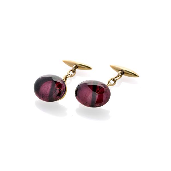 Pair of cufflinks in 18k yellow gold and red garnet  (The Forties)  - Auction Auction of antique and Modern Jewelry and Wristwatches - Curio - Casa d'aste in Firenze
