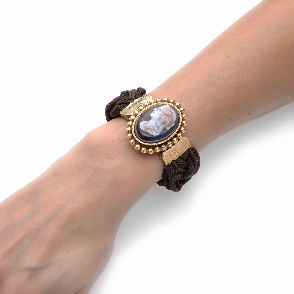 Bracciale Vittoriano commemorativo in oro giallo 18 kt, Cammeo in agata incisa e capelli
