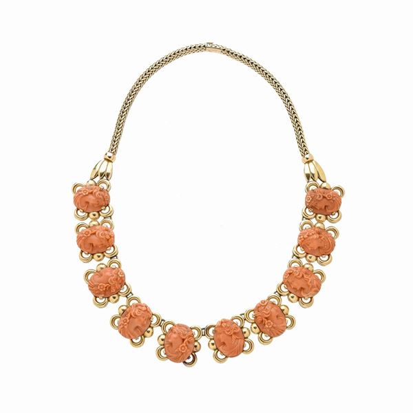 Necklace in 18k yellow gold and red coral cameos