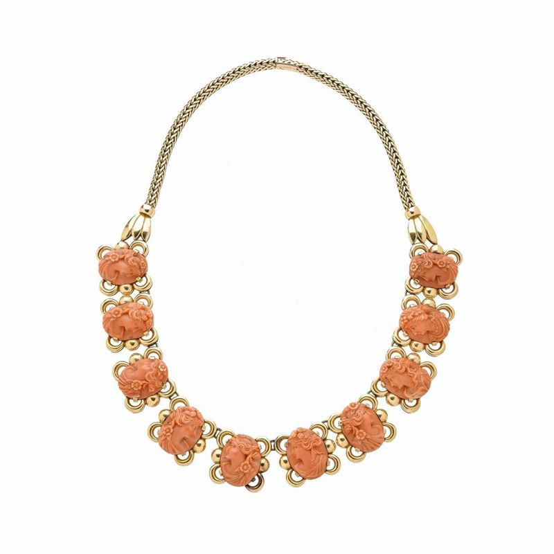 Collier in oro giallo 18k e cammei in corallo rosso