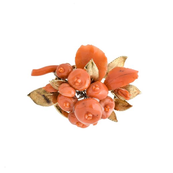 Floral brooch in 18k yellow gold and red coral