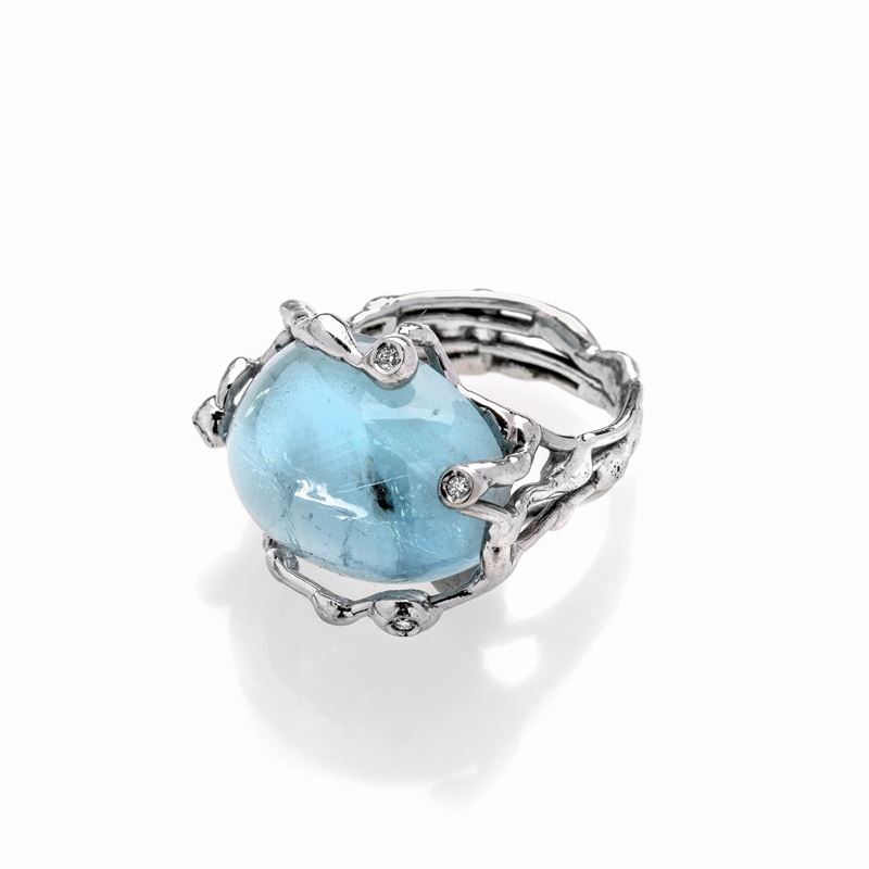Anello in oro bianco 18k, diamanti e acquamarina