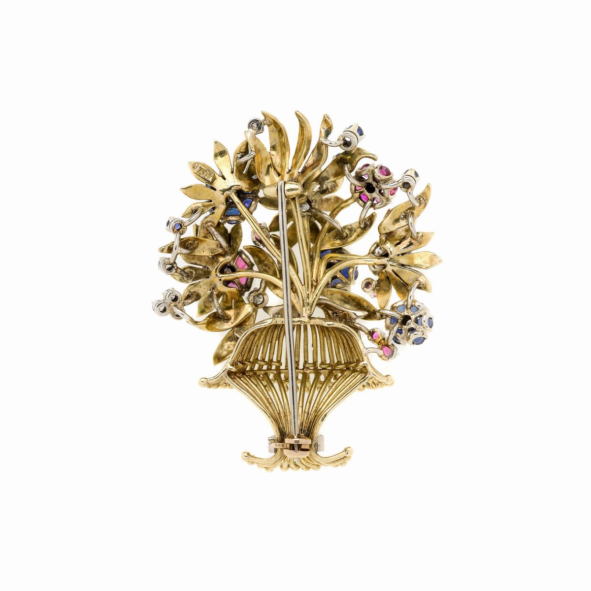 Spilla cestino in oro giallo 18kt, smalti bianchi e verdi, diamanti, zaffiri e rubini