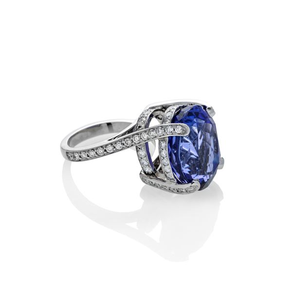High ring in 18kt white gold, diamonds and violet-blue tanzanite