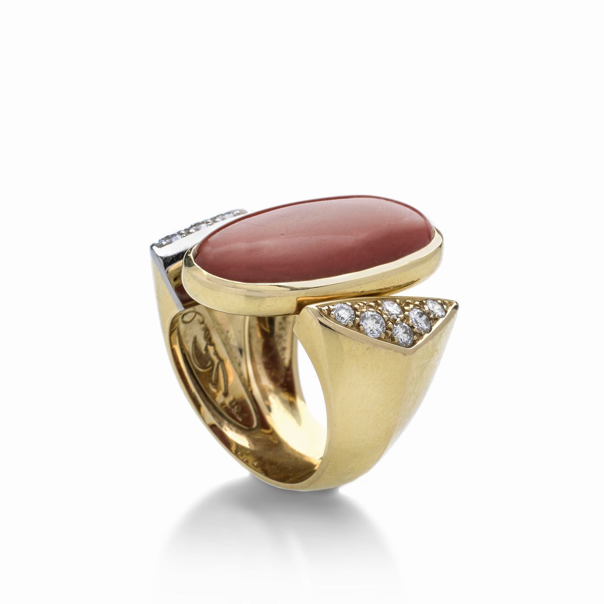 Grande Anello in Oro Giallo 18k, Oro Bianco, Diamanti e Corallo Rosso