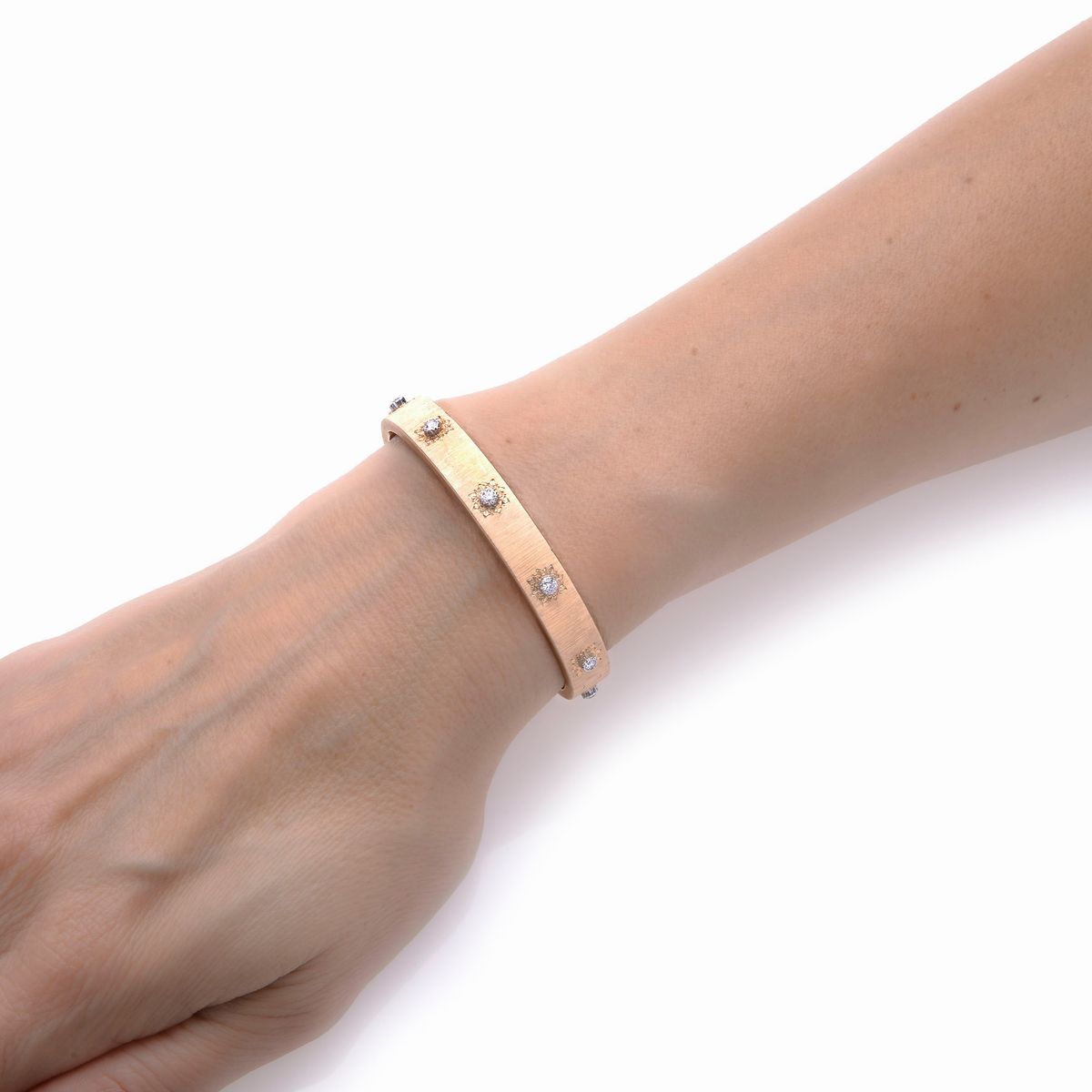 Buccellati, bracciale in oro rosa e bianco 18k e diamanti