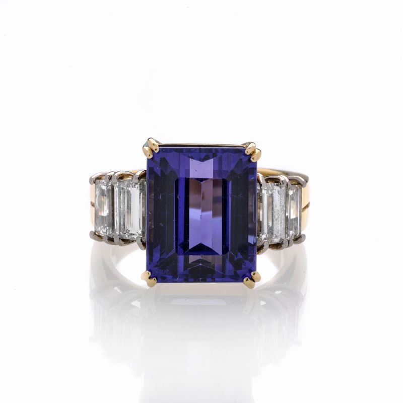 Anello in oro giallo 18k, diamanti e tanzanite