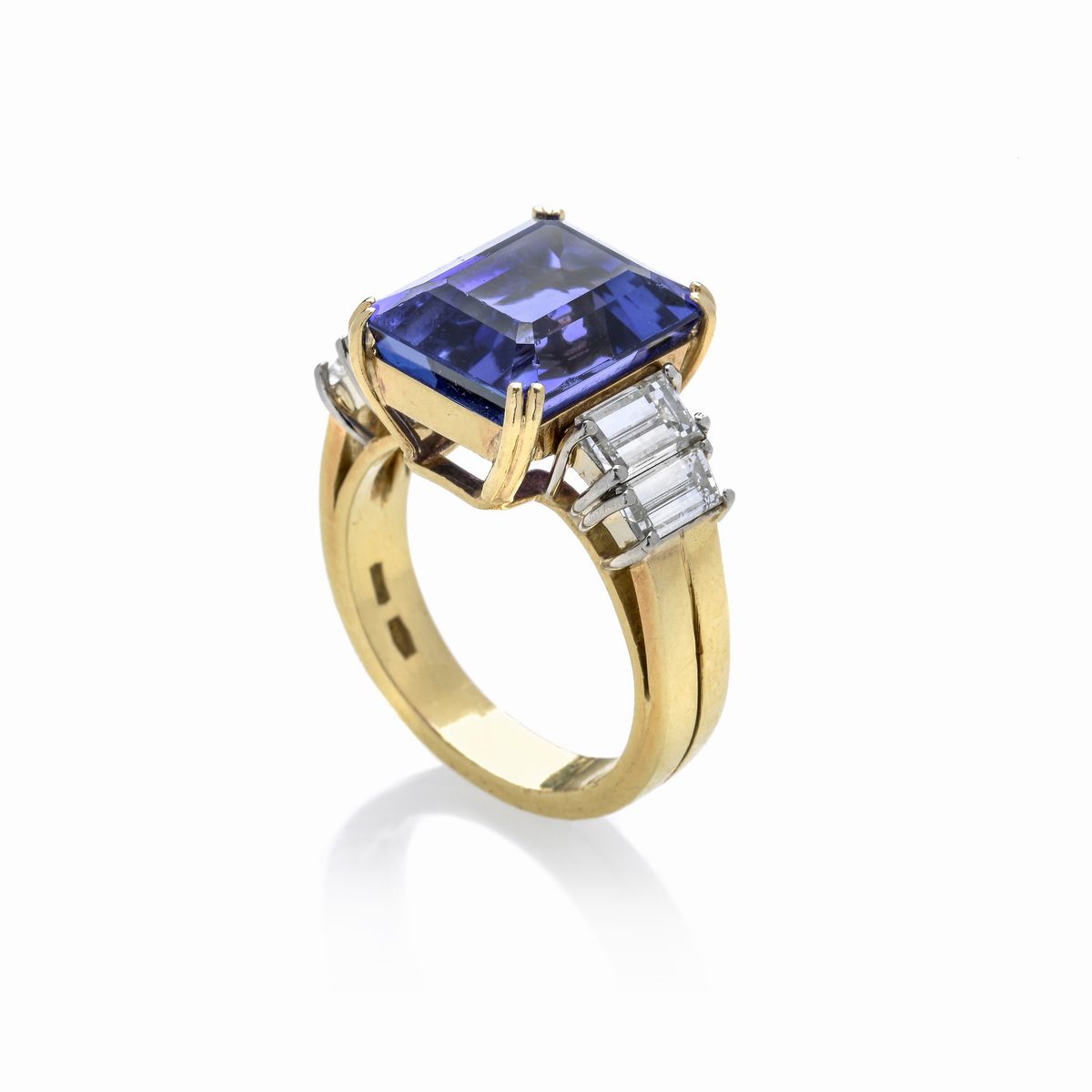 Anello in oro giallo 18k, diamanti e tanzanite