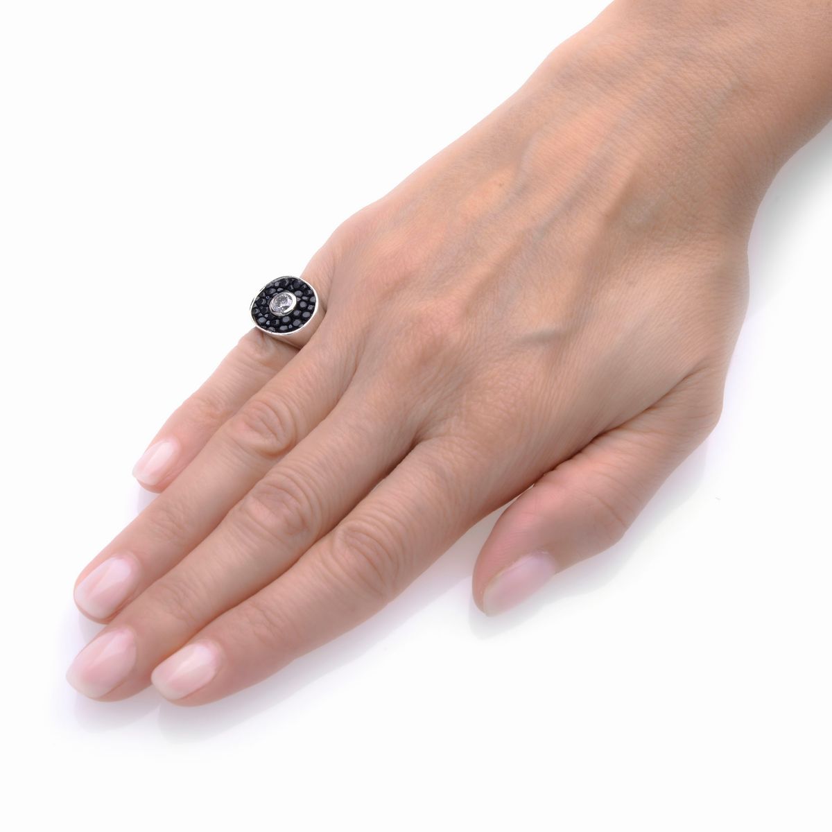 Anello a scudo in argento sterling, pelle di razza e diamante