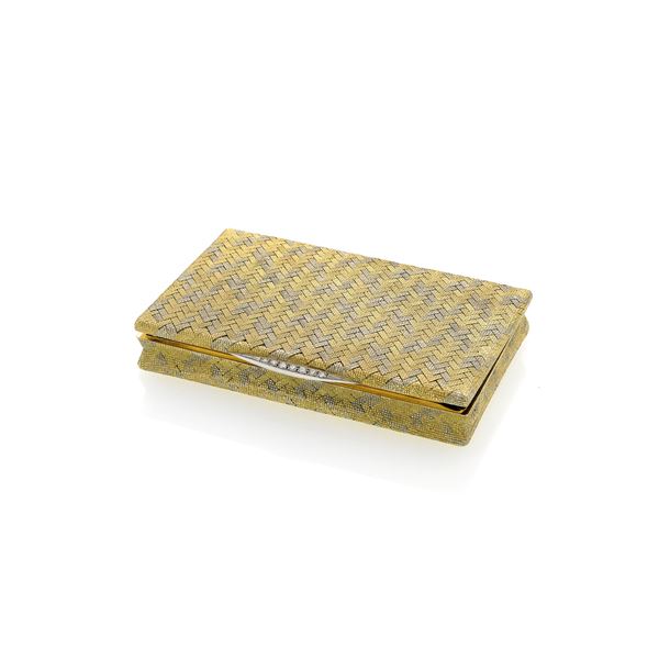 Powder box in 18kt yellow gold, white gold and diamonds