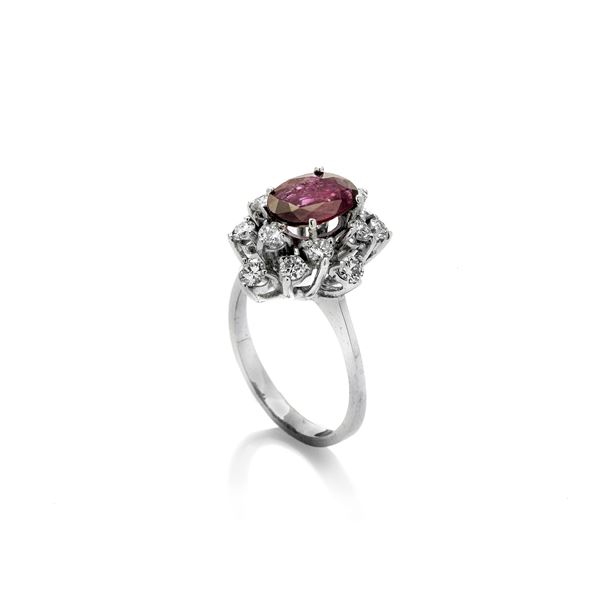 Ring in 14 kt white gold, diamonds and natural ruby