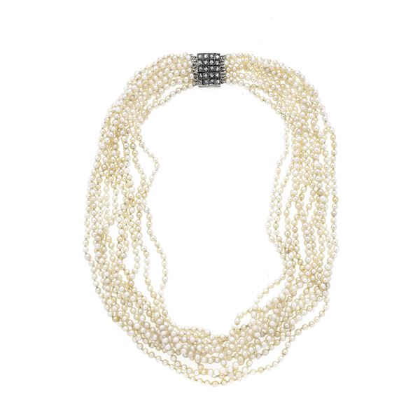 Choker in oro bianco, oro rosa, diamanti e microperle naturali