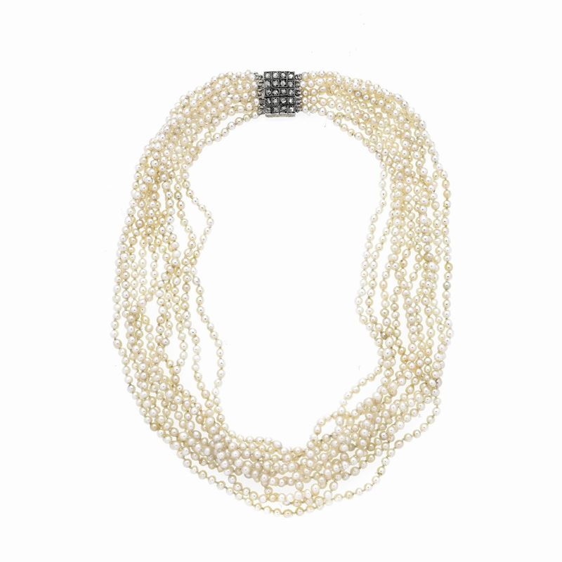 Choker in oro bianco, oro rosa, diamanti e microperle naturali