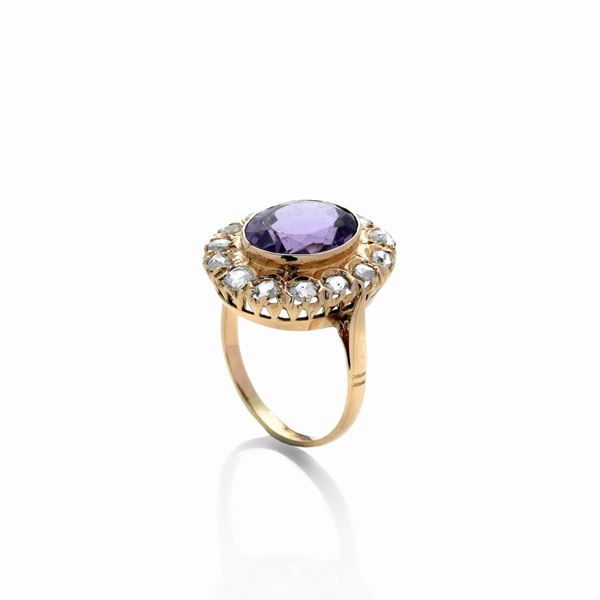 Daisy ring in 18 kt rose gold, diamonds and amethyst
