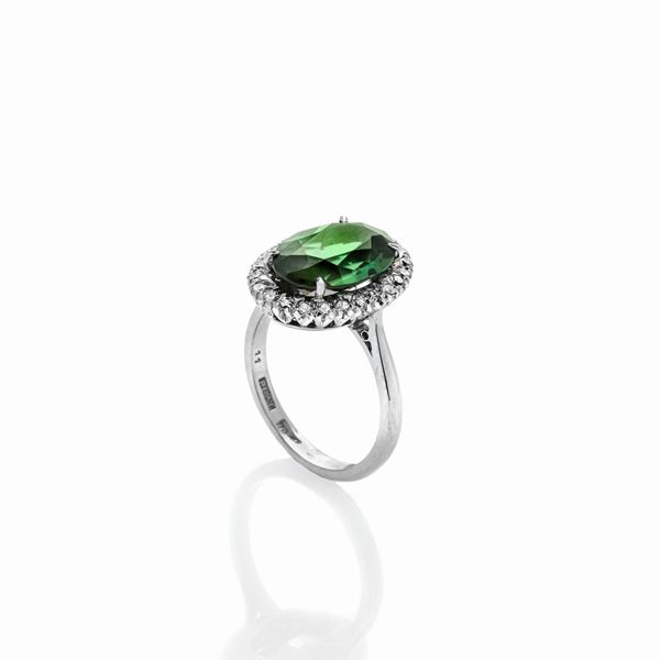 Anello a margherita in platino, diamanti e granato demantoide verde